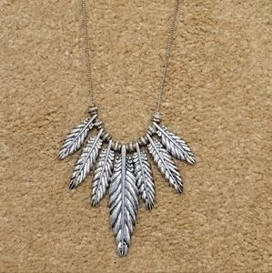 NEW FEATHER NECKLACE